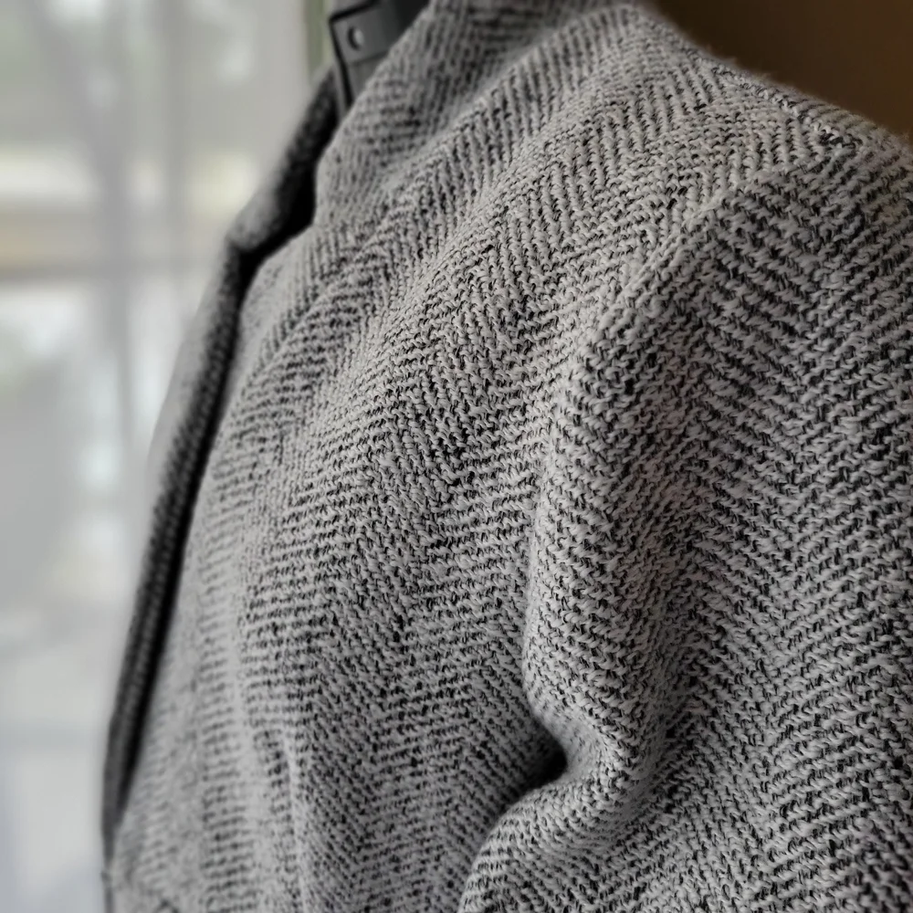 Vici Tayshia Wool Gray Patterned Jacket with Pockets Tapered Waist Size Medium - Picture 3 of 10